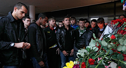 The team has honoured the memory of Lokomotiv Yaroslavl hockey players who died in the plane crash