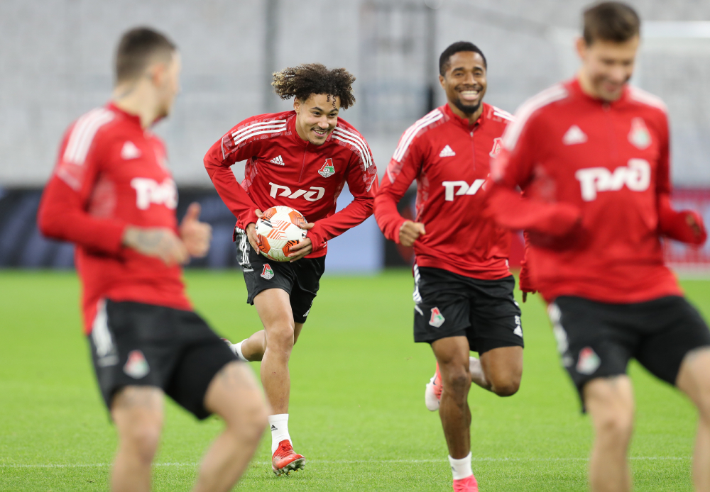 Pre-game training session // Gisdol and Kamano press-conference